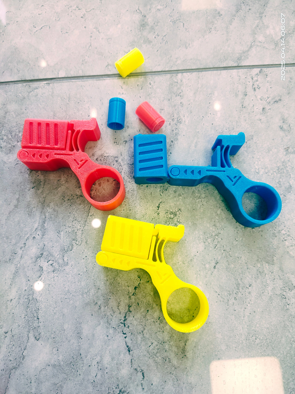 Kieszonkowy Pistolet Fidget - Mechanizm Wyrzutu Łusek Mini Pistolet Fidget