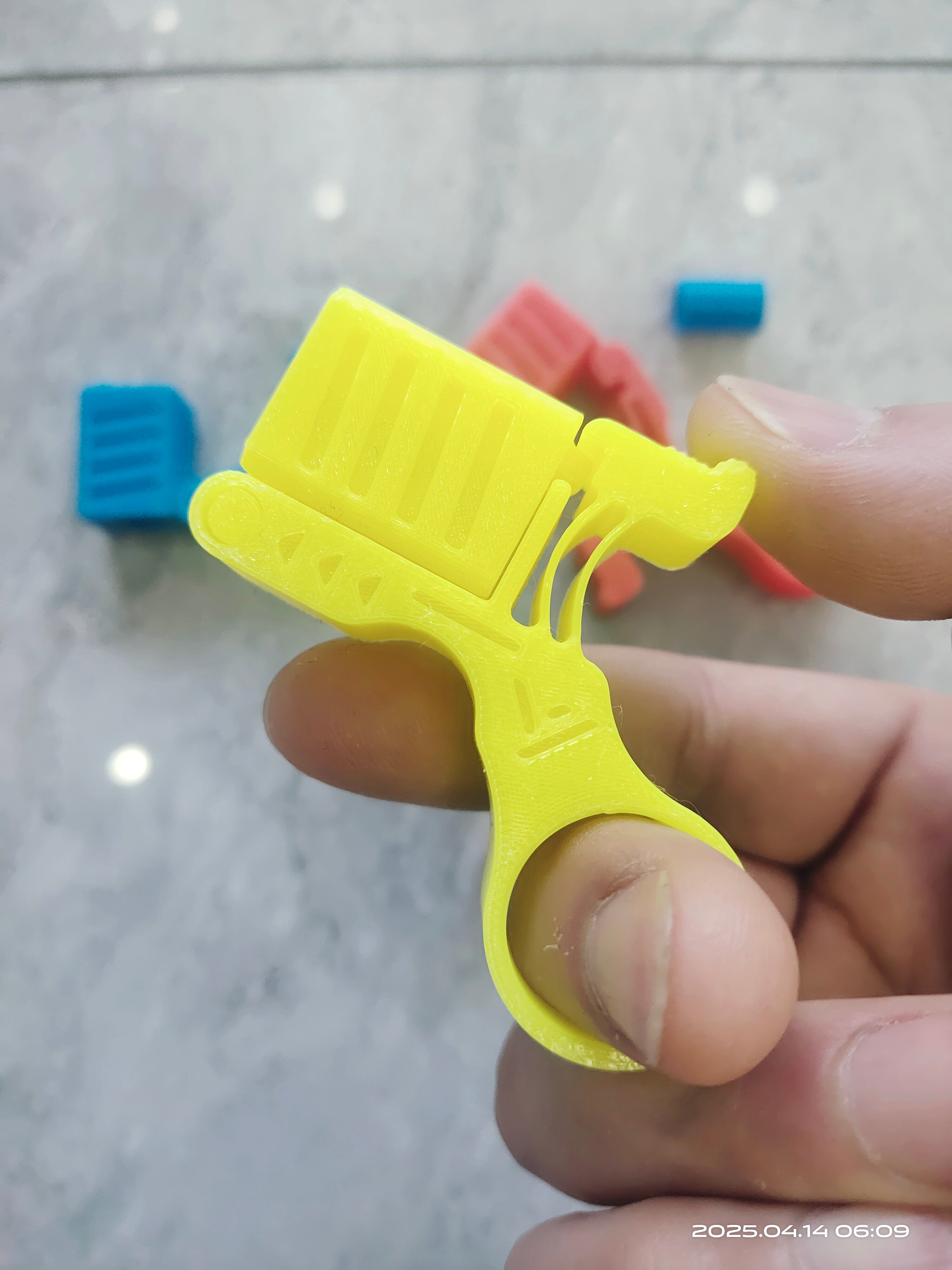 Kieszonkowy Pistolet Fidget - Mechanizm Wyrzutu Łusek Mini Pistolet Fidget